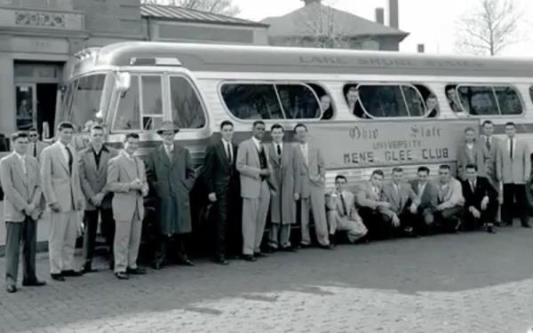 Men's Glee Club 1954, at tour bus